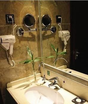 Jinyue Business Hotel Yichuan  Экстерьер фото