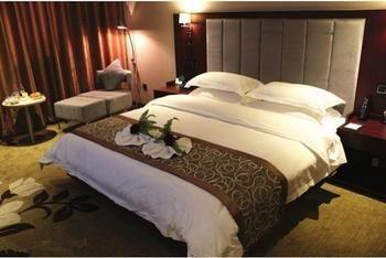 Jinyue Business Hotel Yichuan  Экстерьер фото